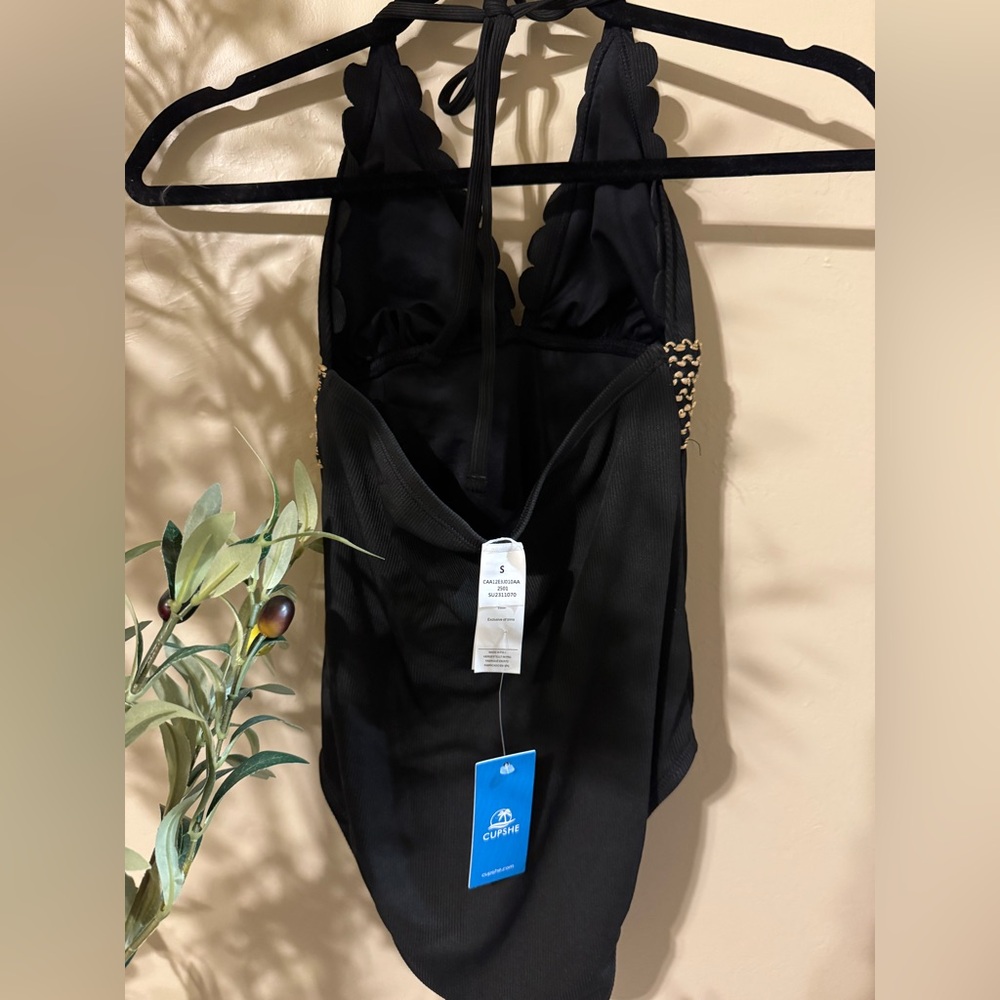 Cupshe Black Scalloped One-Piece Swimsuit - Picture 8 of 8